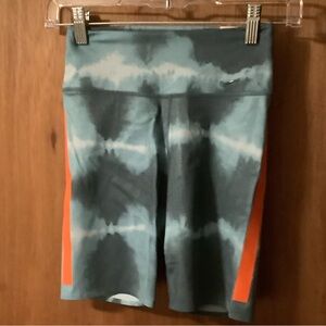 Nike One luxe tight fit, mid-rise shorts new